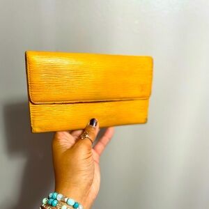 Louis Vuitton Yellow Epi Sarah Wallet